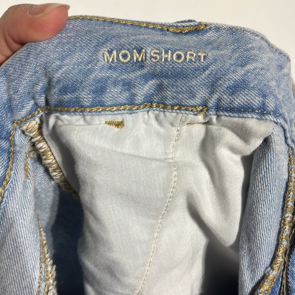 American Eagle Light Wash High Rise Mom Denim Shorts Size 10 - Picture 8 of 9